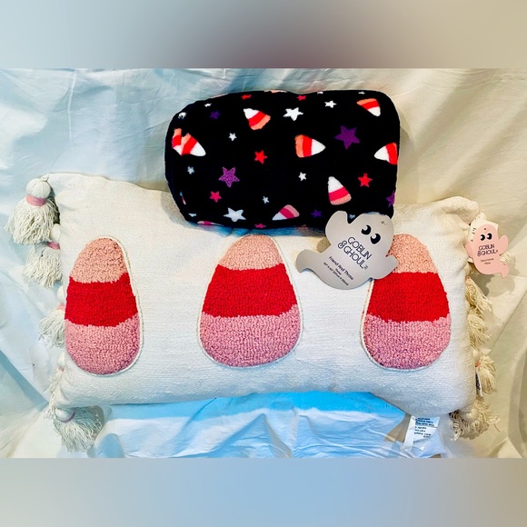 Goblin &amp; Ghoul pink Candy Corn pillow &amp; blanket, brand new with 